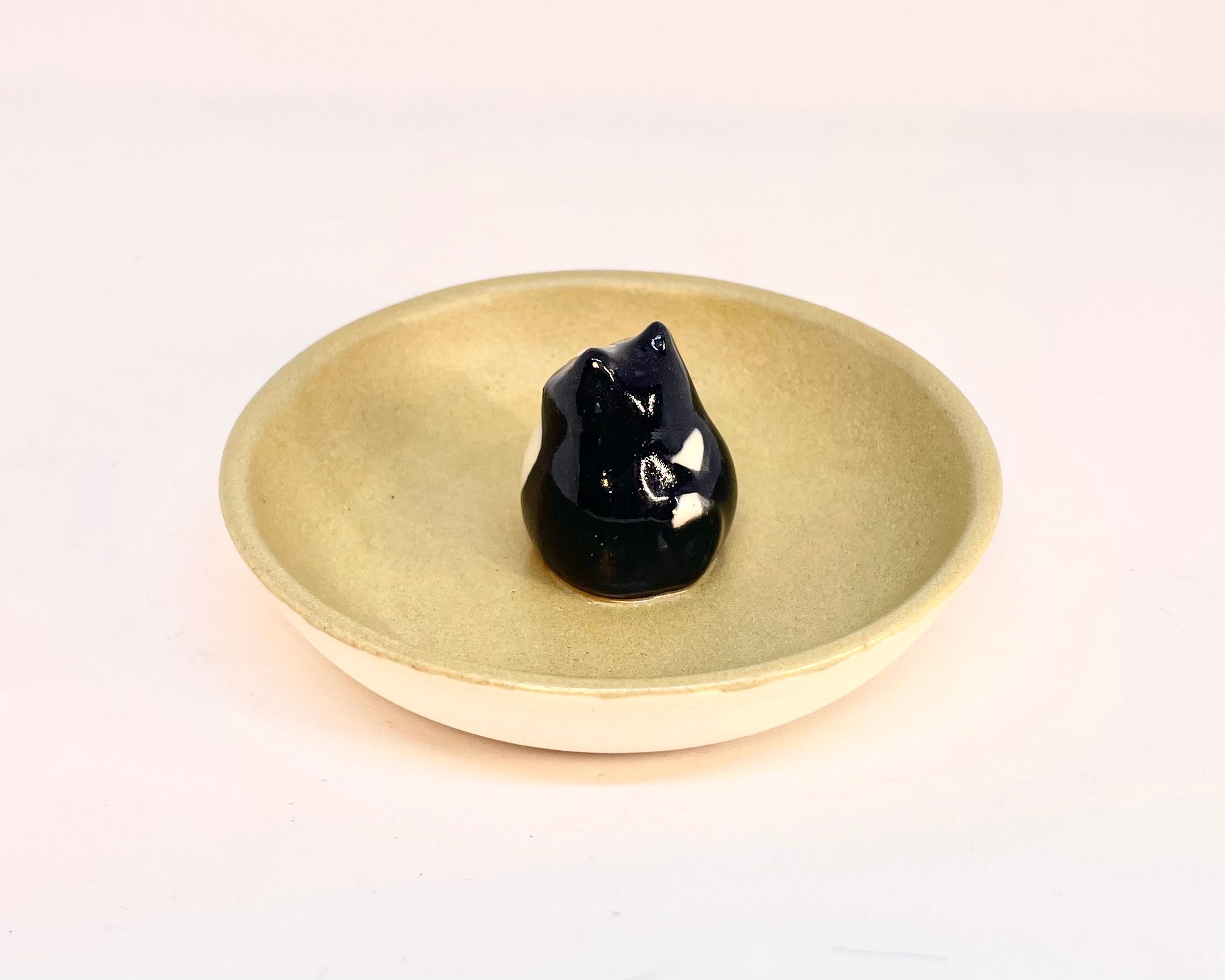 Ring Dish - Tuxedo Cat - Shino Wasabe Glaze