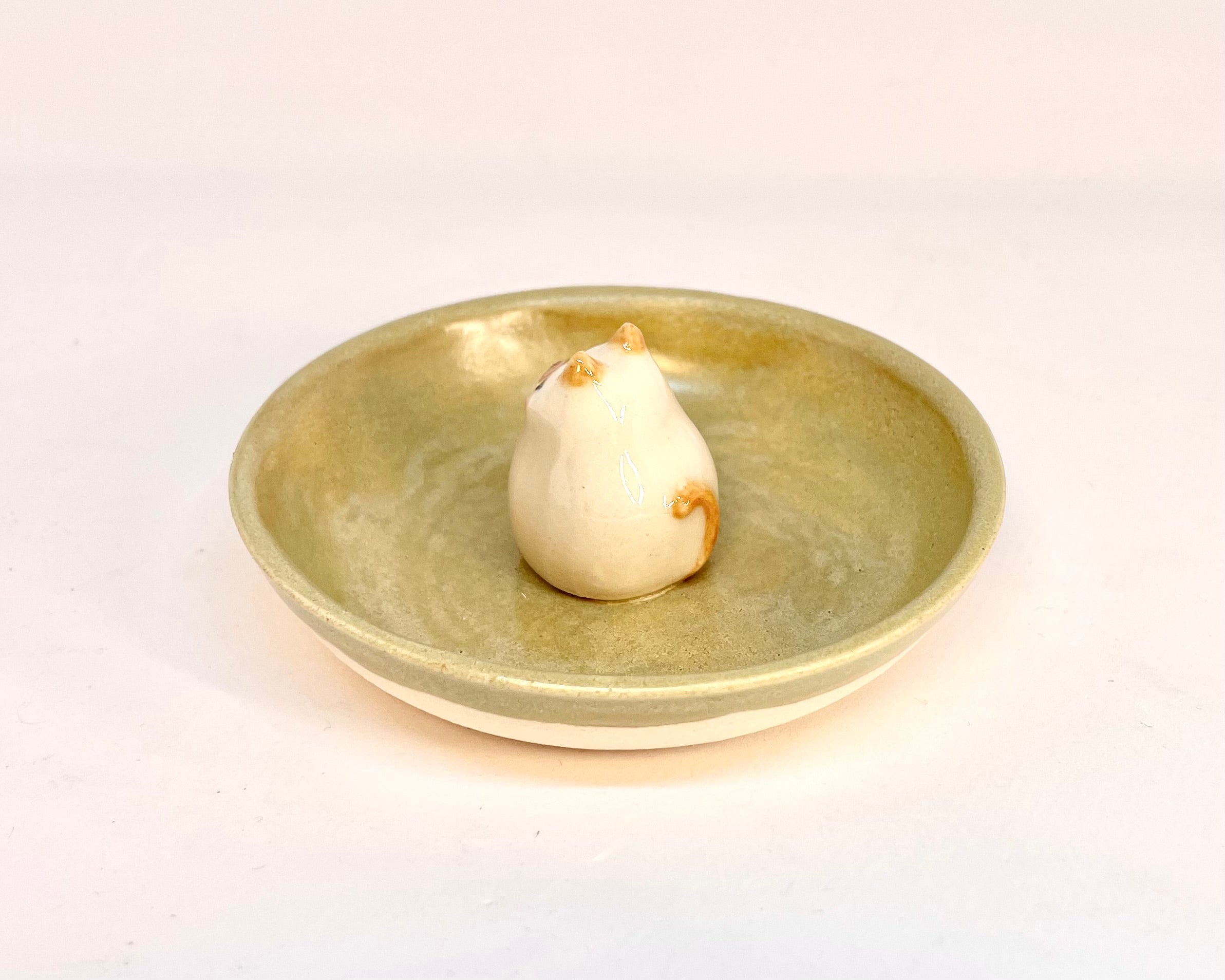 Ring Dish - Siamese Cat - Shino Wasabe Glaze