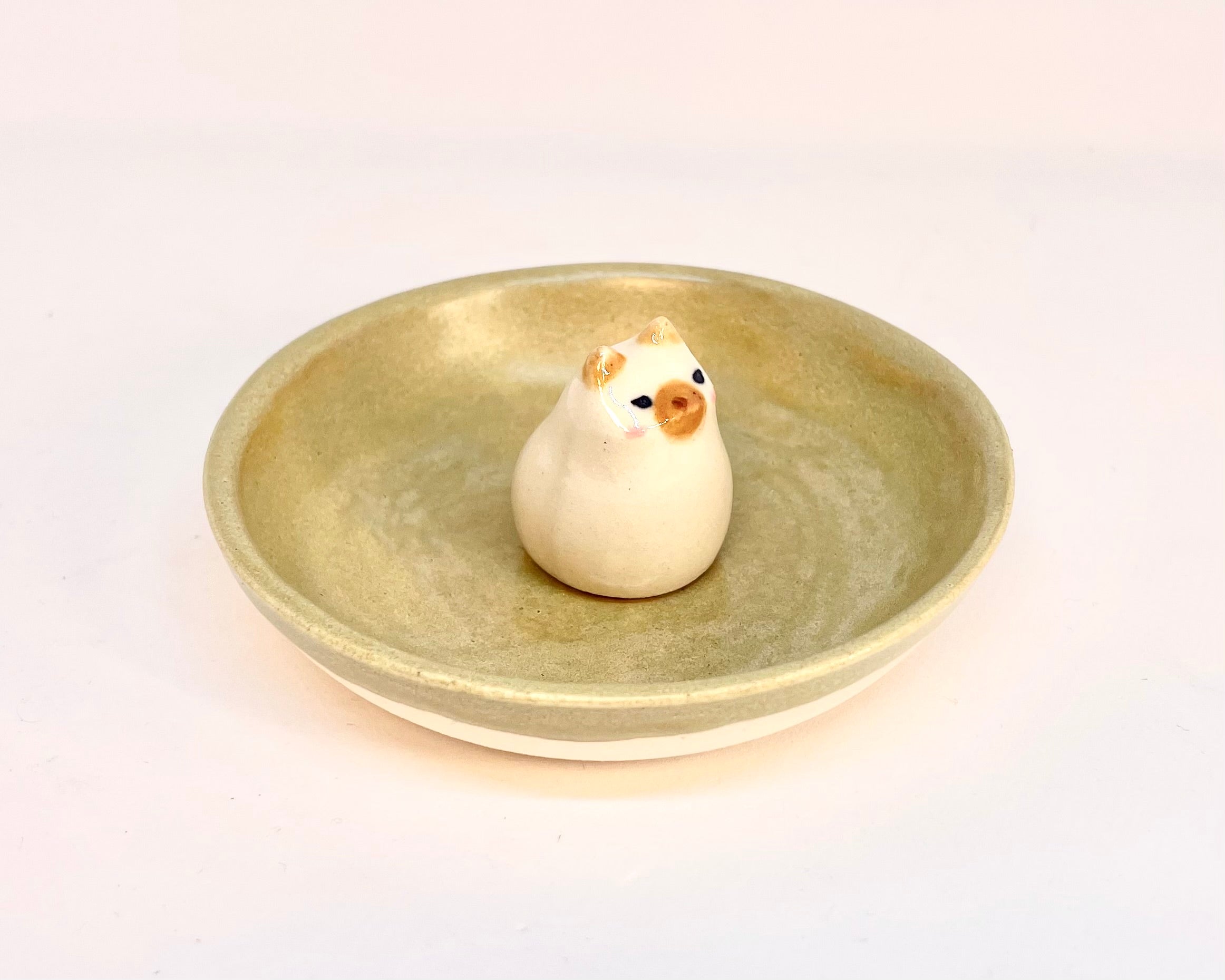 Ring Dish - Siamese Cat - Shino Wasabe Glaze