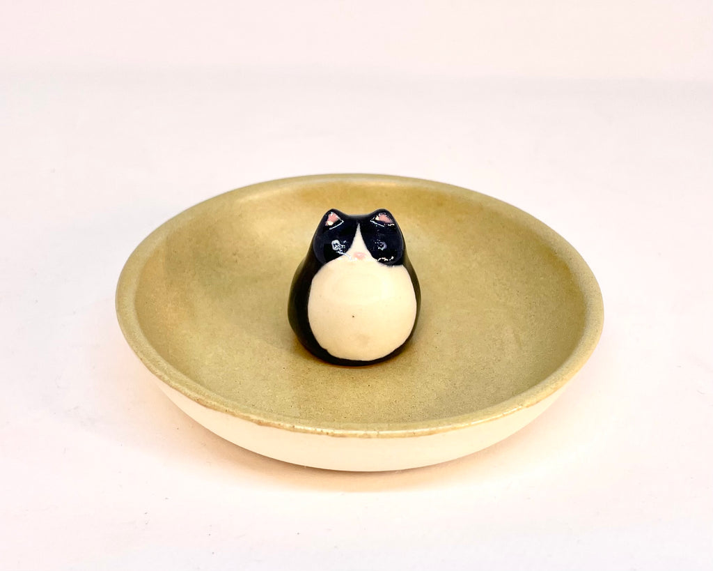 Ring Dish - Tuxedo Cat - Shino Wasabe Glaze