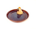 Relax with this charming handmade capybara incense holder and trinket dish. Perfect for holding jewelry or burning your favorite incense, this ceramic piece adds a touch of "kawaii" to your home.