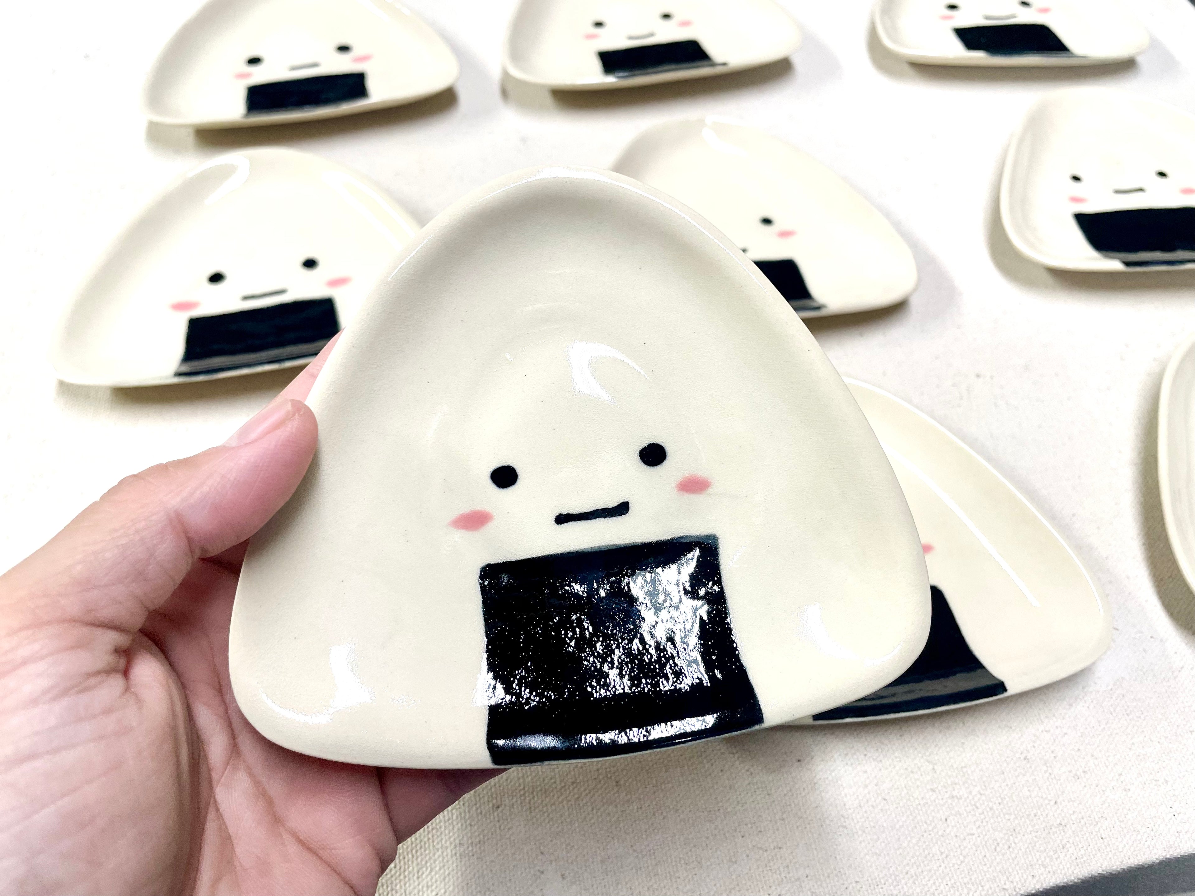 Triangular ceramic plate with onigiri design
