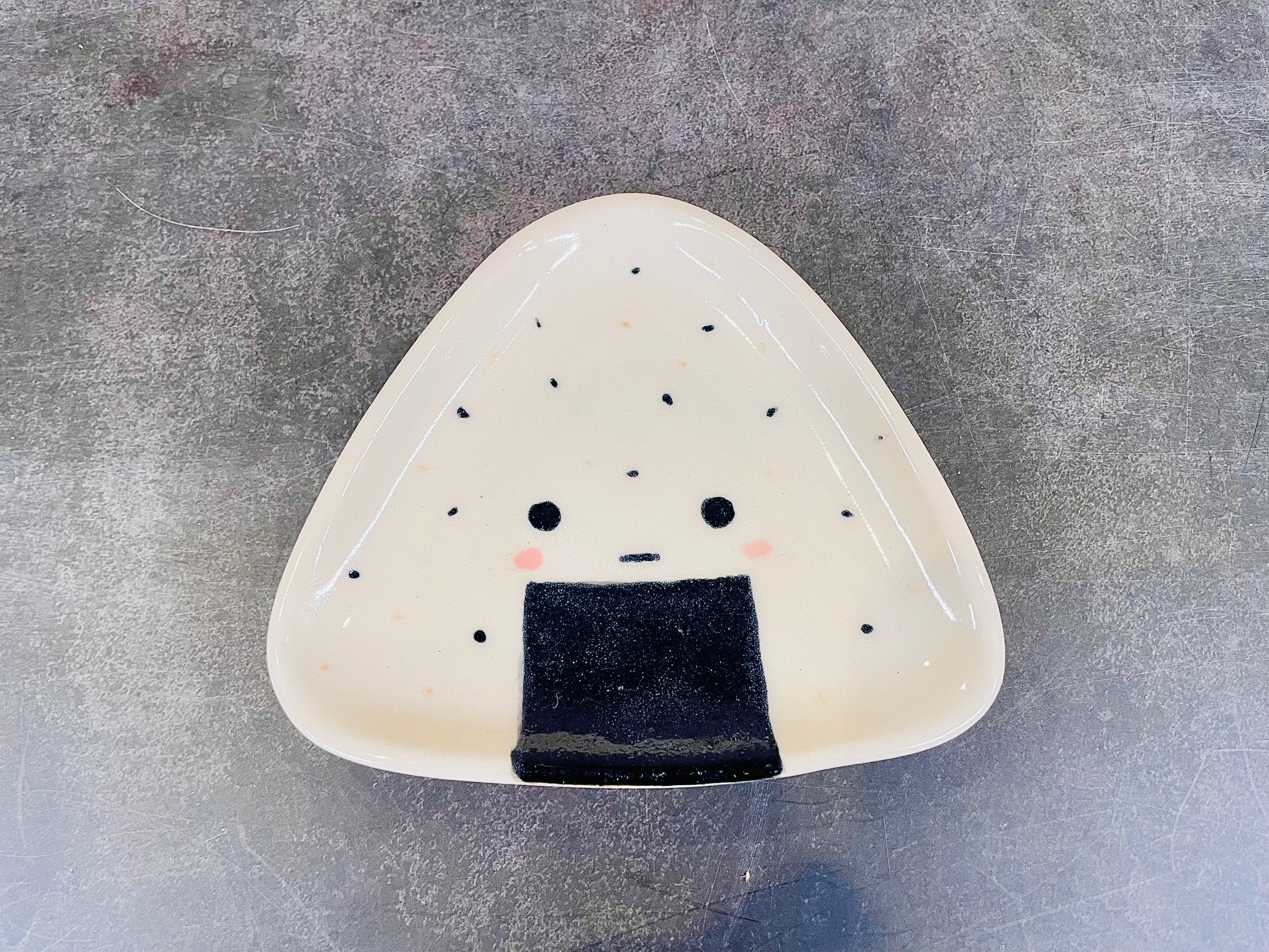 Onigiri shape dish